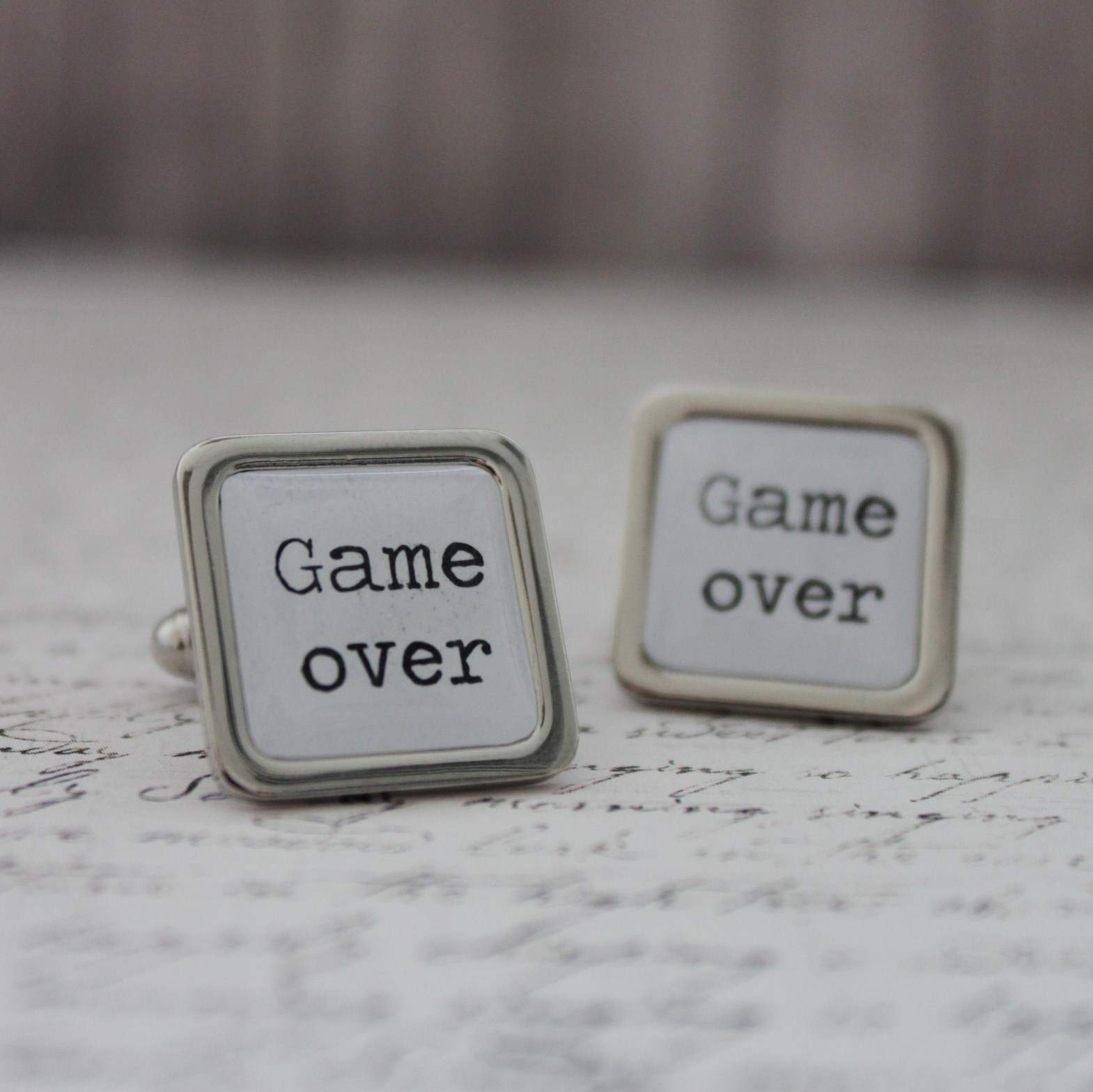 Manzetove gombiky na svadbu Game over